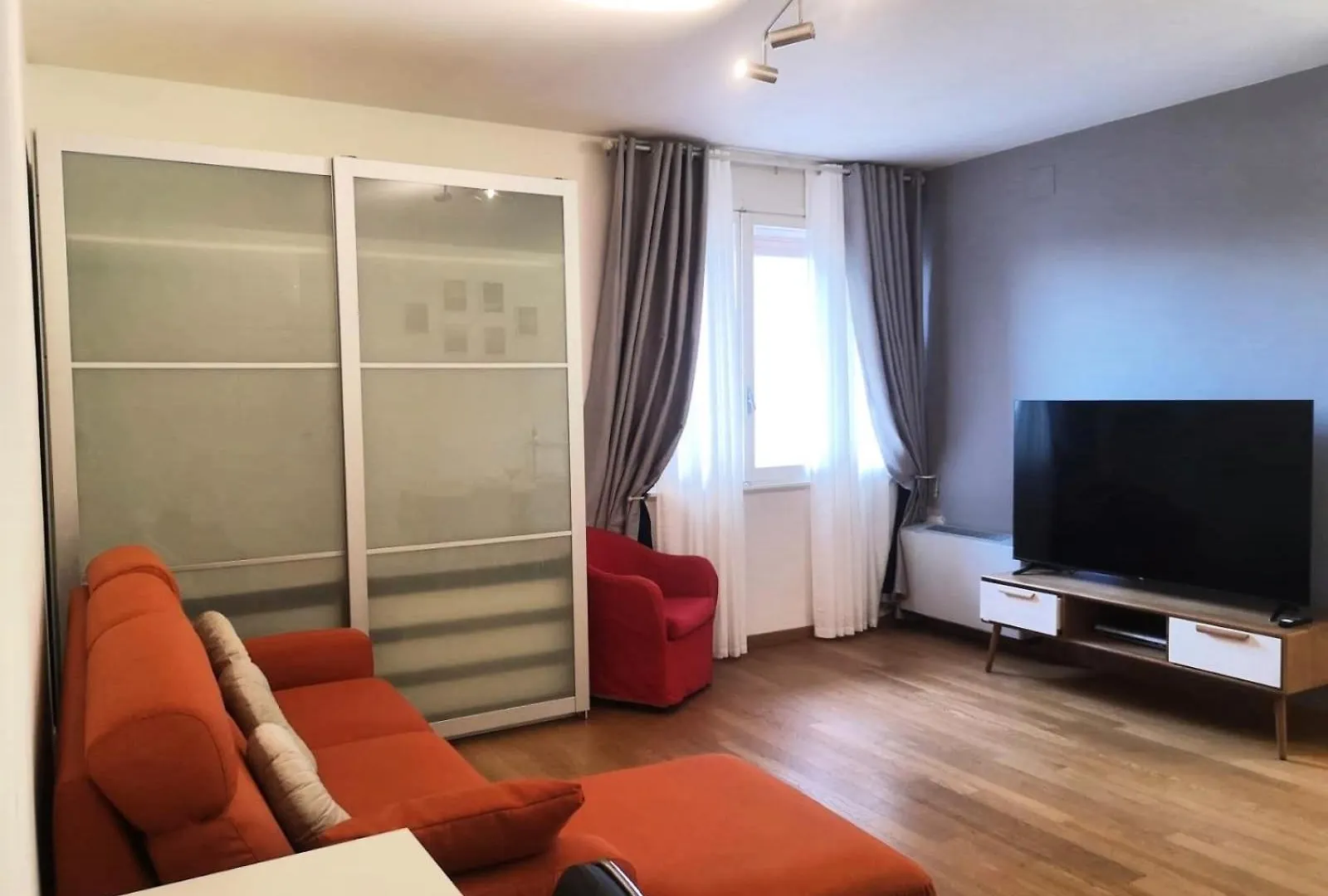 Quietnest Venice Station Flat 86Sqm 100M To Bus Station 300M To Train Station 0*,  Italy