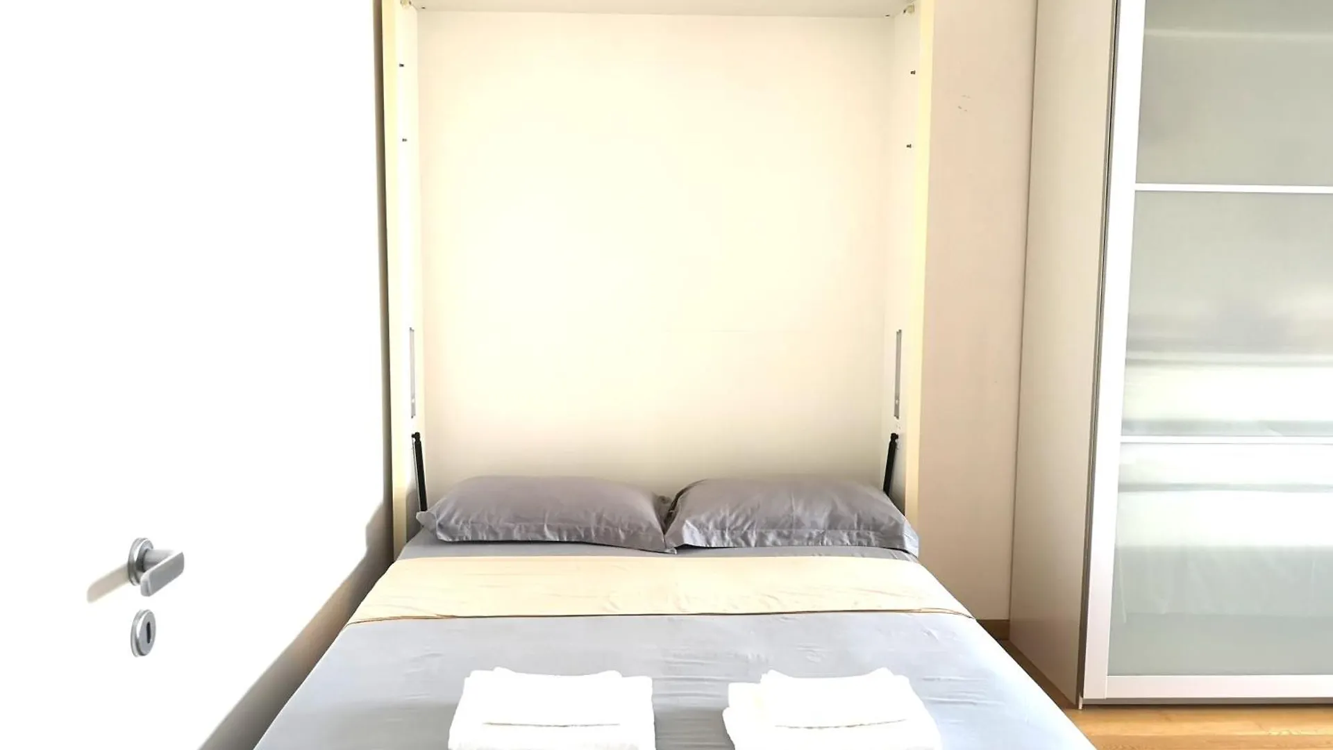Quietnest Venice Station Flat 86Sqm 100M To Bus Station 300M To Train Station Italy